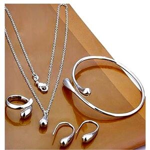 Chic Silver Teardrop Necklace Set